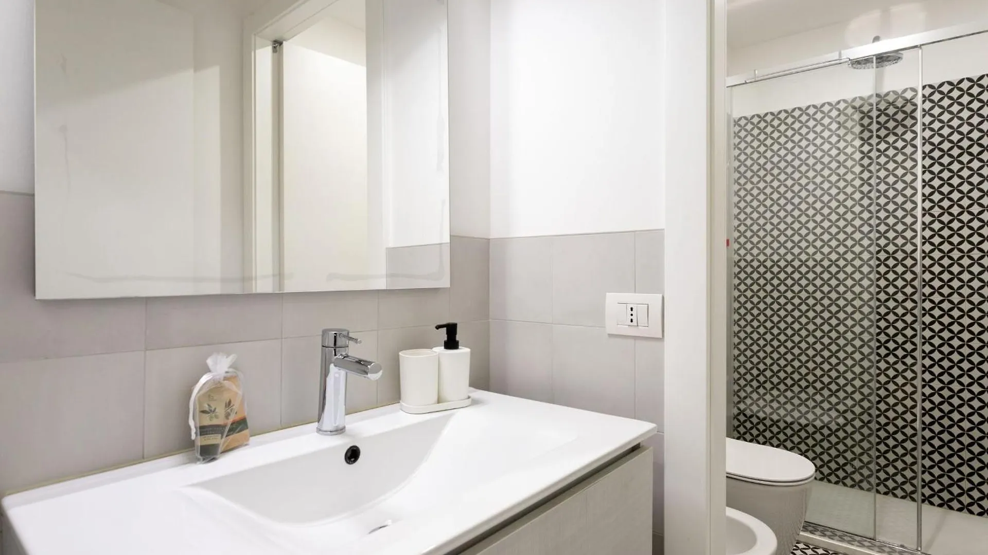 Gorizia Modern One Bedroom Milan 0*,  Italy