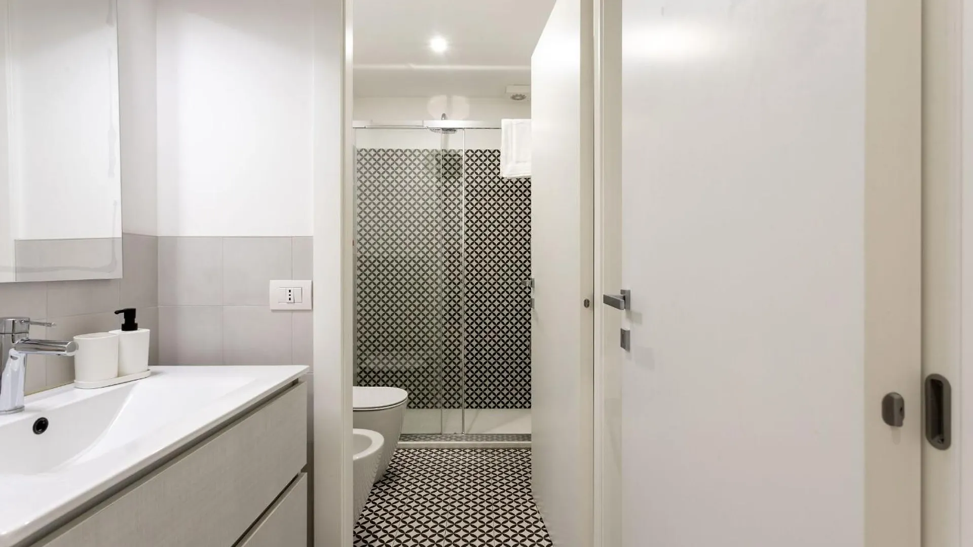 Gorizia Modern One Bedroom Milan Italy